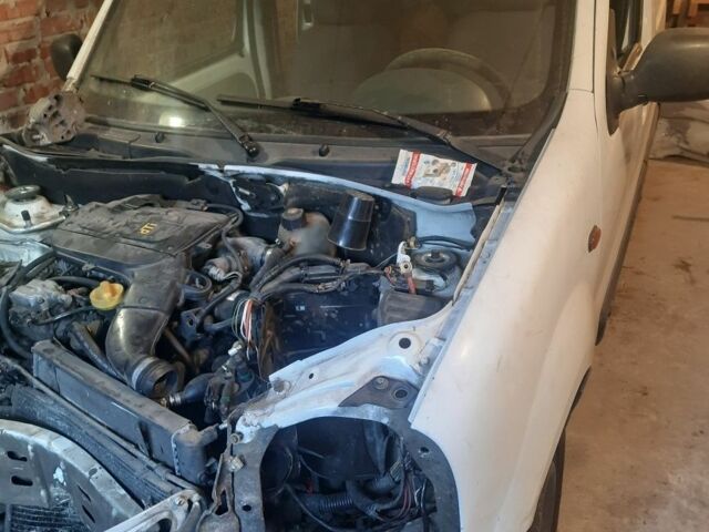 Белый Рено Кенгу Экспресс, объемом двигателя 0 л и пробегом 300 тыс. км за 1200 $, фото 1 на Automoto.ua