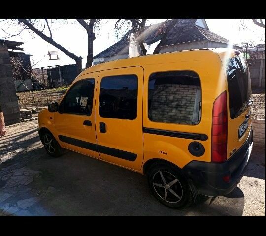 Жовтий Рено Кєнгу Експресс, об'ємом двигуна 1.5 л та пробігом 243 тис. км за 3300 $, фото 1 на Automoto.ua