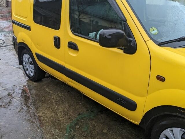 Желтый Рено Кенгу Экспресс, объемом двигателя 1.5 л и пробегом 400 тыс. км за 2000 $, фото 1 на Automoto.ua
