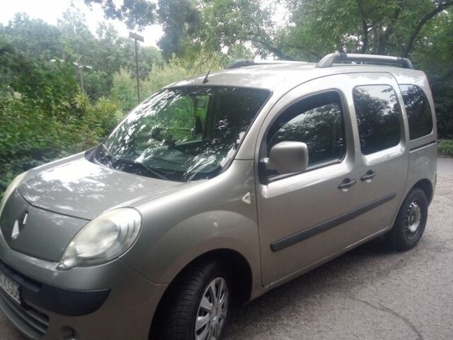 Серый Рено Кенгу Экспресс, объемом двигателя 0 л и пробегом 375 тыс. км за 135000 $, фото 1 на Automoto.ua