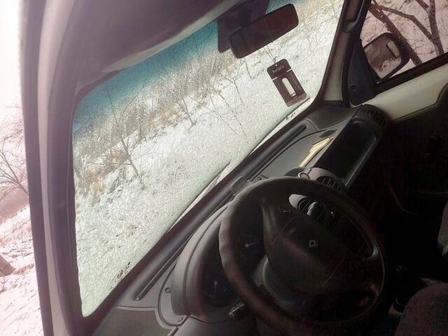 Белый Рено Кенгу, объемом двигателя 1.9 л и пробегом 250 тыс. км за 1950 $, фото 1 на Automoto.ua