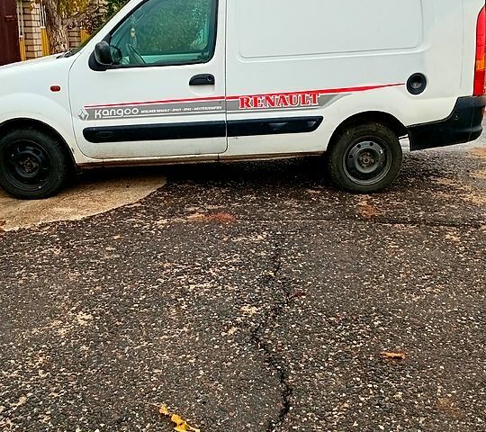 Белый Рено Кенгу, объемом двигателя 1.5 л и пробегом 315 тыс. км за 3200 $, фото 1 на Automoto.ua