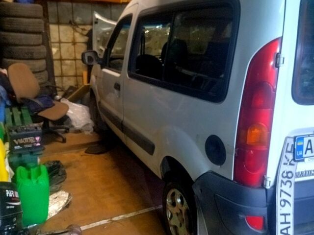 Білий Рено Кєнгу, об'ємом двигуна 1.5 л та пробігом 200 тис. км за 1400 $, фото 1 на Automoto.ua