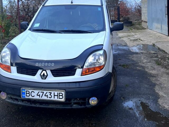 Белый Рено Кенгу, объемом двигателя 1.5 л и пробегом 250 тыс. км за 3800 $, фото 1 на Automoto.ua