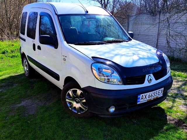 Белый Рено Кенгу, объемом двигателя 1.6 л и пробегом 249 тыс. км за 4700 $, фото 1 на Automoto.ua