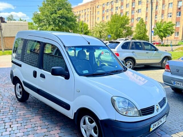 Белый Рено Кенгу, объемом двигателя 1.5 л и пробегом 250 тыс. км за 2300 $, фото 1 на Automoto.ua