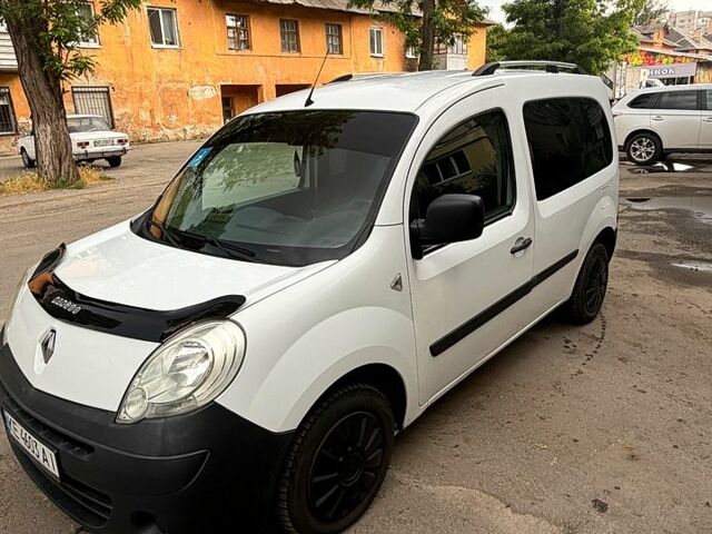 Белый Рено Кенгу, объемом двигателя 1.5 л и пробегом 251 тыс. км за 5200 $, фото 1 на Automoto.ua