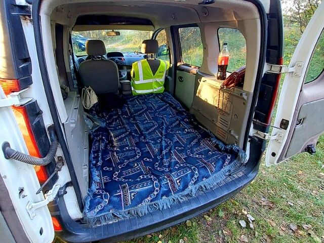 Білий Рено Кєнгу, об'ємом двигуна 1.5 л та пробігом 300 тис. км за 5600 $, фото 1 на Automoto.ua