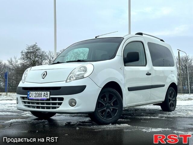 Білий Рено Кєнгу, об'ємом двигуна 1.5 л та пробігом 31600 тис. км за 6400 $, фото 1 на Automoto.ua
