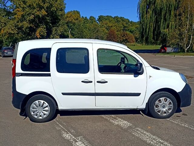 Белый Рено Кенгу, объемом двигателя 1.5 л и пробегом 330 тыс. км за 5850 $, фото 1 на Automoto.ua