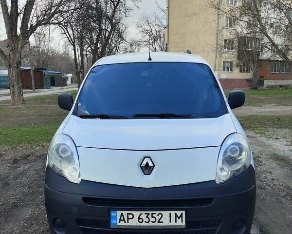 Белый Рено Кенгу, объемом двигателя 1.5 л и пробегом 430 тыс. км за 5000 $, фото 1 на Automoto.ua