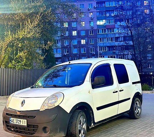 Белый Рено Кенгу, объемом двигателя 1.5 л и пробегом 350 тыс. км за 5000 $, фото 1 на Automoto.ua