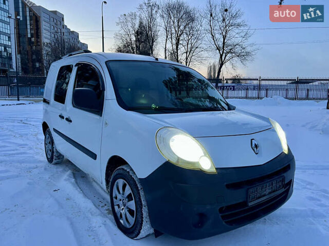 Белый Рено Кенгу, объемом двигателя 1.46 л и пробегом 243 тыс. км за 5799 $, фото 1 на Automoto.ua