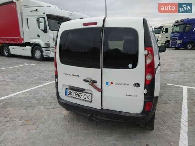 Белый Рено Кенгу, объемом двигателя 1.46 л и пробегом 264 тыс. км за 1999 $, фото 1 на Automoto.ua