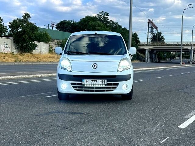 Белый Рено Кенгу, объемом двигателя 1.6 л и пробегом 285 тыс. км за 7999 $, фото 1 на Automoto.ua