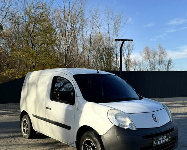 Белый Рено Кенгу, объемом двигателя 1.46 л и пробегом 235 тыс. км за 4000 $, фото 1 на Automoto.ua