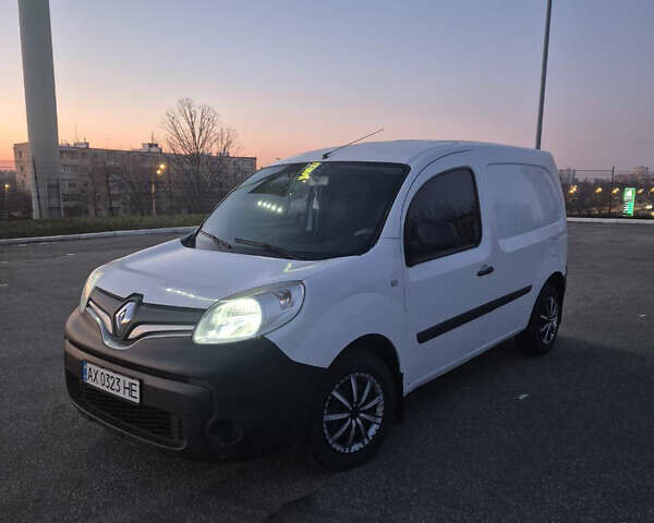 Белый Рено Кенгу, объемом двигателя 1.46 л и пробегом 180 тыс. км за 6800 $, фото 1 на Automoto.ua