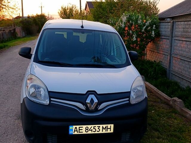 Білий Рено Кєнгу, об'ємом двигуна 1.5 л та пробігом 150 тис. км за 9500 $, фото 1 на Automoto.ua