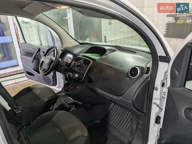 Белый Рено Кенгу, объемом двигателя 0 л и пробегом 52 тыс. км за 8750 $, фото 1 на Automoto.ua