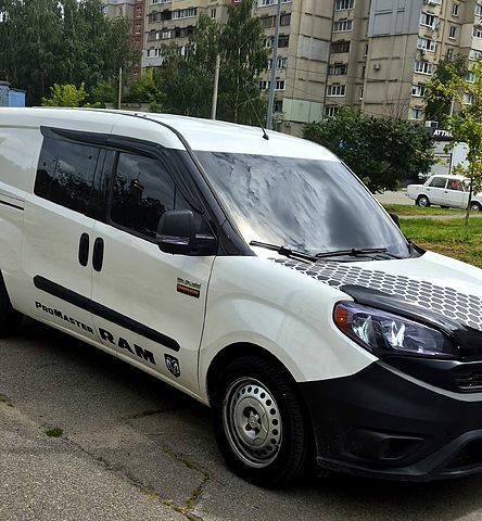 Білий Рено Кєнгу, об'ємом двигуна 2.4 л та пробігом 127 тис. км за 12500 $, фото 1 на Automoto.ua