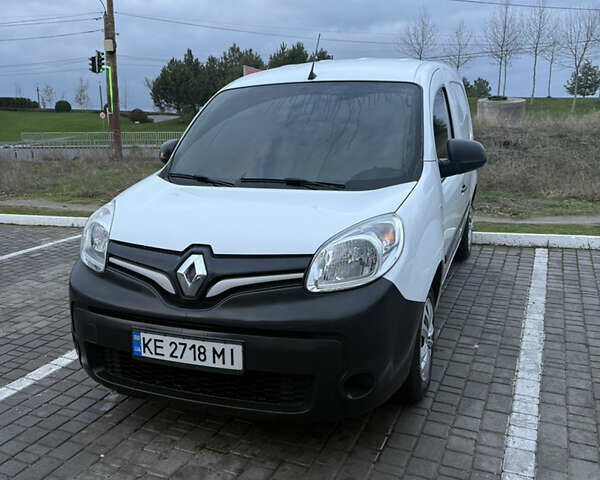 Белый Рено Кенгу, объемом двигателя 1.46 л и пробегом 253 тыс. км за 12500 $, фото 1 на Automoto.ua