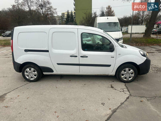 Белый Рено Кенгу, объемом двигателя 0 л и пробегом 69 тыс. км за 11111 $, фото 1 на Automoto.ua