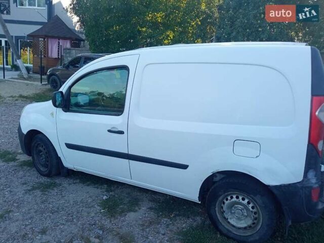 Белый Рено Кенгу, объемом двигателя 1.46 л и пробегом 300 тыс. км за 4500 $, фото 1 на Automoto.ua
