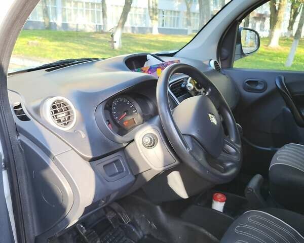 Белый Рено Кенгу, объемом двигателя 1.46 л и пробегом 174 тыс. км за 5500 $, фото 1 на Automoto.ua