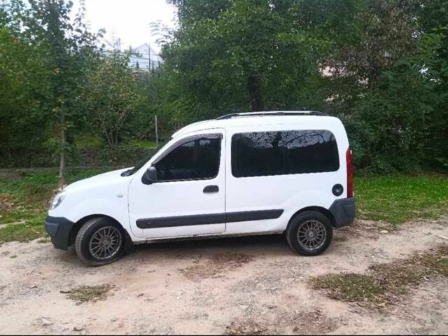 Белый Рено Кенгу, объемом двигателя 1.5 л и пробегом 300 тыс. км за 4500 $, фото 1 на Automoto.ua