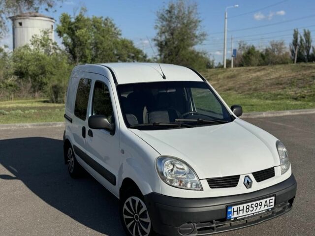 Белый Рено Кенгу, объемом двигателя 1.5 л и пробегом 285 тыс. км за 3500 $, фото 1 на Automoto.ua