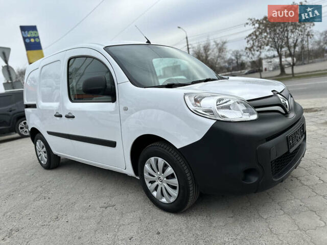 Белый Рено Кенгу, объемом двигателя 1.5 л и пробегом 119 тыс. км за 11900 $, фото 1 на Automoto.ua