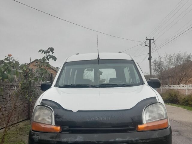 Білий Рено Кєнгу, об'ємом двигуна 1.2 л та пробігом 400 тис. км за 2700 $, фото 1 на Automoto.ua