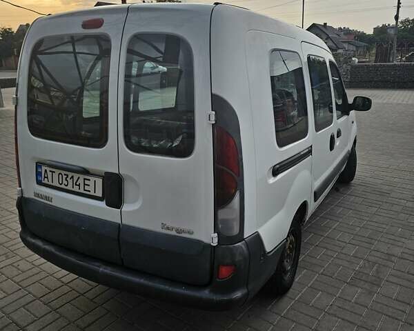 Белый Рено Кенгу, объемом двигателя 1.4 л и пробегом 294 тыс. км за 3900 $, фото 1 на Automoto.ua