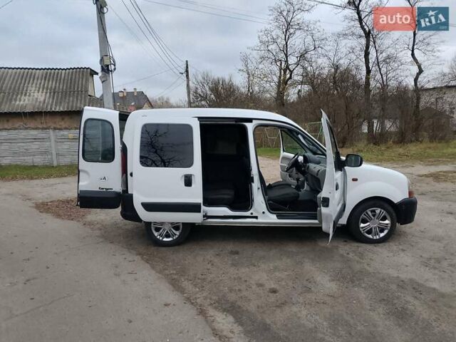 Белый Рено Кенгу, объемом двигателя 1.9 л и пробегом 287 тыс. км за 3300 $, фото 1 на Automoto.ua