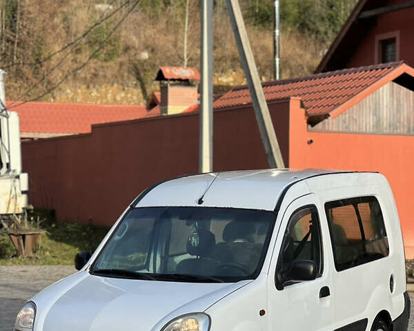 Белый Рено Кенгу, объемом двигателя 1.46 л и пробегом 300 тыс. км за 2750 $, фото 1 на Automoto.ua