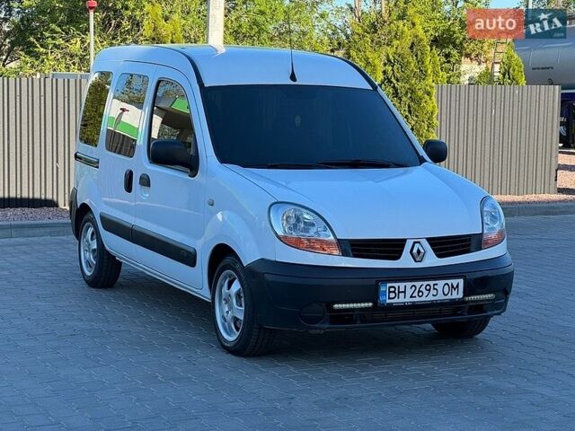 Белый Рено Кенгу, объемом двигателя 1.46 л и пробегом 313 тыс. км за 5000 $, фото 1 на Automoto.ua