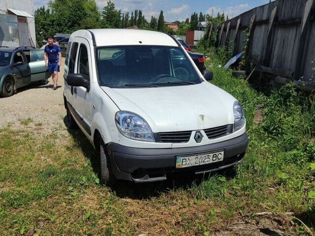 Білий Рено Кєнгу, об'ємом двигуна 1.5 л та пробігом 250 тис. км за 1599 $, фото 1 на Automoto.ua