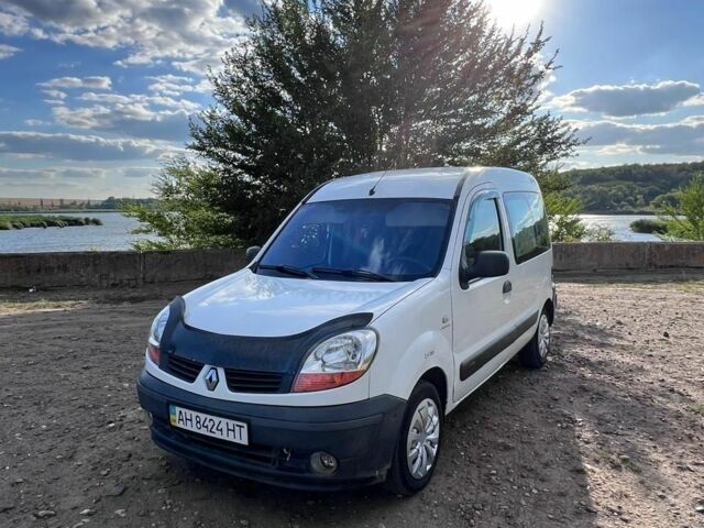 Белый Рено Кенгу, объемом двигателя 1.5 л и пробегом 300 тыс. км за 2800 $, фото 1 на Automoto.ua