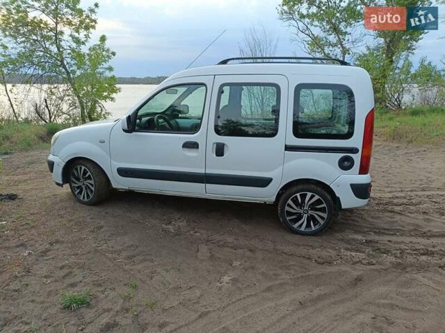 Белый Рено Кенгу, объемом двигателя 1.39 л и пробегом 245 тыс. км за 5300 $, фото 1 на Automoto.ua