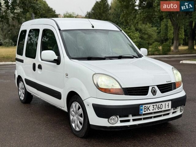 Белый Рено Кенгу, объемом двигателя 1.46 л и пробегом 220 тыс. км за 3900 $, фото 1 на Automoto.ua