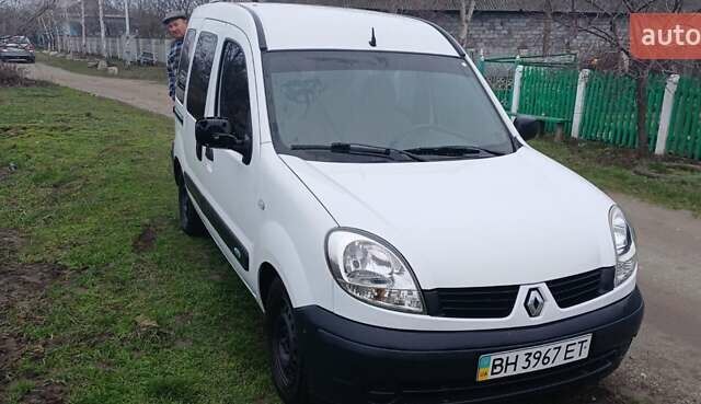 Білий Рено Кєнгу, об'ємом двигуна 1.5 л та пробігом 201 тис. км за 4800 $, фото 1 на Automoto.ua