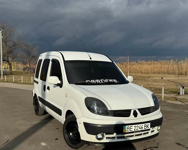 Белый Рено Кенгу, объемом двигателя 1.5 л и пробегом 264 тыс. км за 4400 $, фото 1 на Automoto.ua