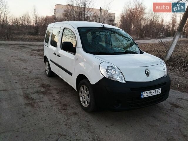 Белый Рено Кенгу, объемом двигателя 1.6 л и пробегом 215 тыс. км за 5950 $, фото 1 на Automoto.ua