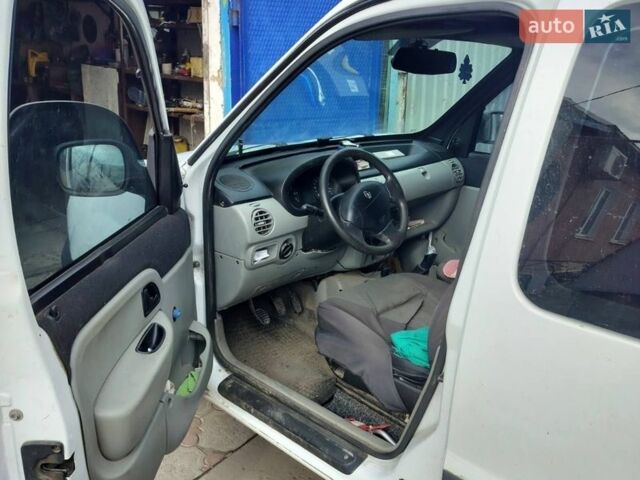 Білий Рено Кєнгу, об'ємом двигуна 1.5 л та пробігом 200 тис. км за 4500 $, фото 1 на Automoto.ua