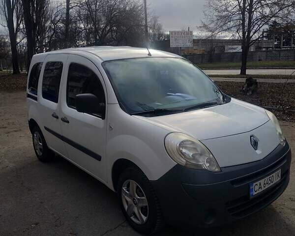 Белый Рено Кенгу, объемом двигателя 1.46 л и пробегом 282 тыс. км за 5550 $, фото 1 на Automoto.ua