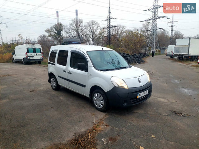 Белый Рено Кенгу, объемом двигателя 1.46 л и пробегом 300 тыс. км за 4750 $, фото 1 на Automoto.ua
