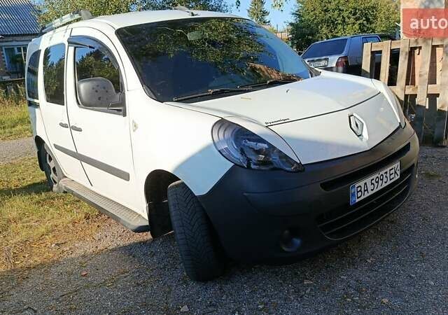 Рено Кенгу 2008 в Киеве на Automoto.ua Белый Рено Кенгу, объемом двигателя 1.5 л и пробегом 280 тыс. км за 6000 $, фото 1 на Automoto.ua