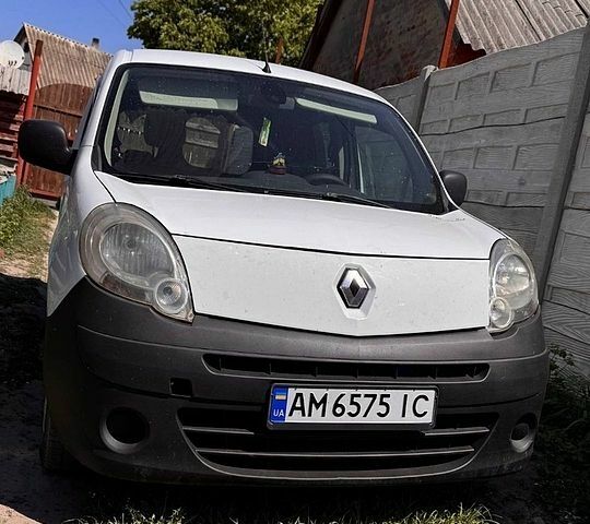 Белый Рено Кенгу, объемом двигателя 1.46 л и пробегом 331 тыс. км за 6200 $, фото 1 на Automoto.ua