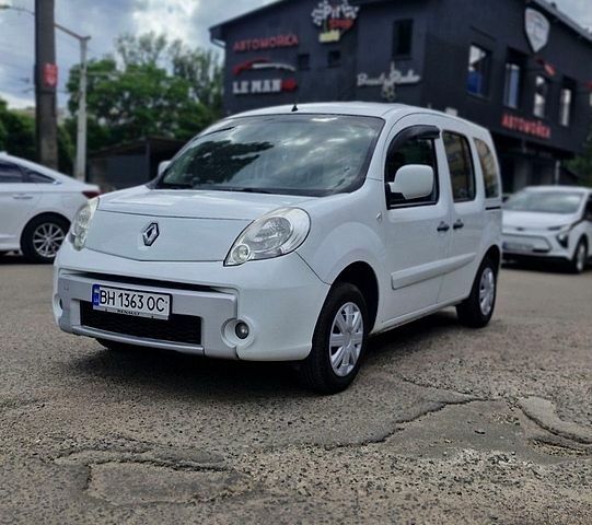 Белый Рено Кенгу, объемом двигателя 1.5 л и пробегом 258 тыс. км за 6900 $, фото 1 на Automoto.ua