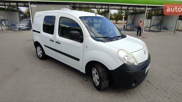 Белый Рено Кенгу, объемом двигателя 1.5 л и пробегом 415 тыс. км за 4600 $, фото 1 на Automoto.ua